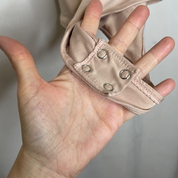 Nude Sleeveless Bodysuit - Picture 6 of 6